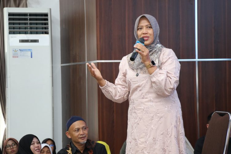 Herlina Hadiri Majelis Tauhid PPALC-YAI, Serahkan Santunan kepada Jamaah Lansia