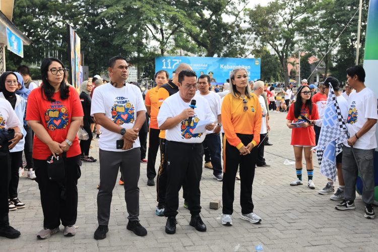 Wali Kota Wesly Silalahi Meriahkan CFD Pematangsiantar: Jalan Santai, Senam Sehat, dan Literasi Keuangan!