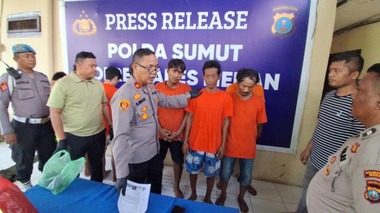Rilis pengungkapan kasus digelar di Mako Polsek Delitua, Rabu (29/10/2025) sore, dipimpin Kapolsek Delitua Kompol PS. Simbolon, SH.