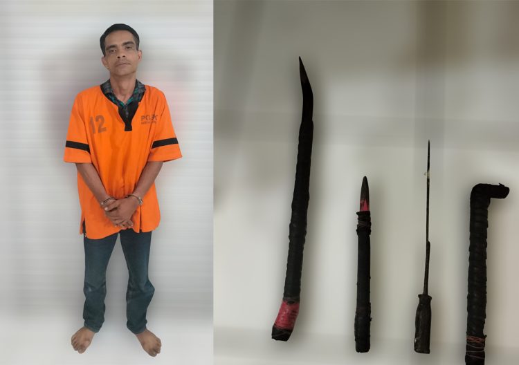 Tersangka Erwinsyah (49) bersama barang bukti berupa dua linggis, diamankan petugas di Polsek Medan Timur.