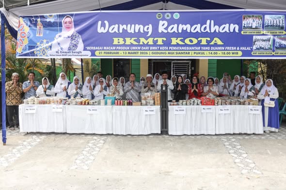 Wali Kota Wesly dan Ketua TP PKK Liswati Borong Produk UMKM di Warung Ramadhan BKMT, Pemko Pematangsiantar Dukung Ekonomi Umat