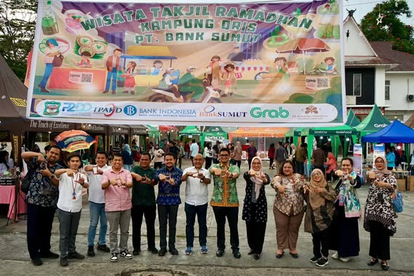 Wali Kota Wesly Silalahi Turun Langsung ke Wisata Takjil Ramadhan, Borong Dagangan UMKM dan Bagikan Takjil untuk Ojol