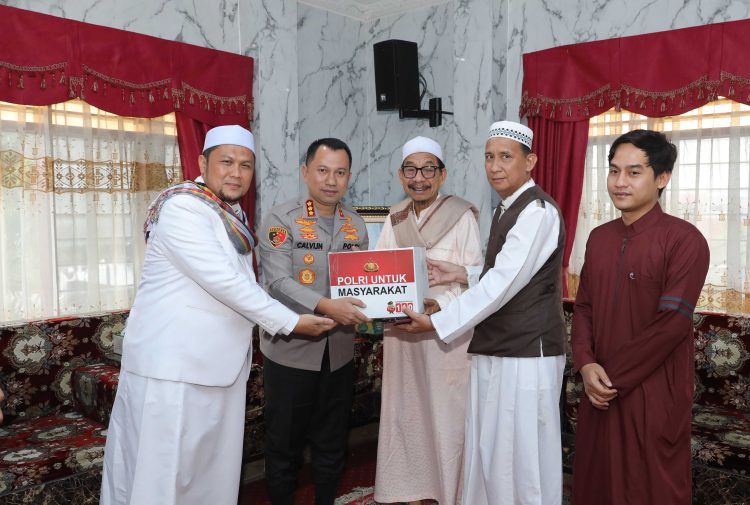 Menebar Nilai Asmaul Husna: Kapolrestabes Medan Serahkan 99 Paket dan Matangkan Safari Ramadan di Ponpes Al Kautsar