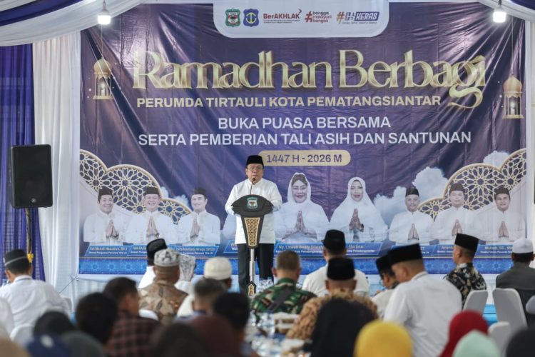 Wali Kota Pematangsiantar Wesly Silalahi Serahkan Santunan di Ramadhan Berbagi Tirta Uli