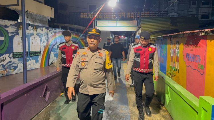 Sentuhan Humanis IPTU Marwa Siregar Jaga Harmoni Malam di Jembatan Pelangi Sibolga