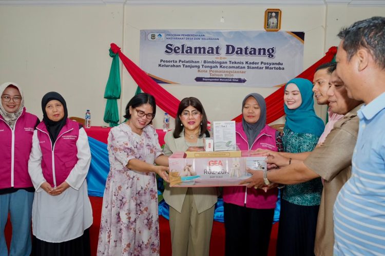 Ny Liswati Wesly Silalahi Perkuat Peran Posyandu, Kader Tanjung Tongah Dibekali Ilmu dan Fasilitas Kesehatan