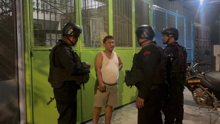 Brimob Polda Sumut Gelar Patroli Humanis, Kota Medan Dipastikan Aman dan Kondusif di Malam Hari