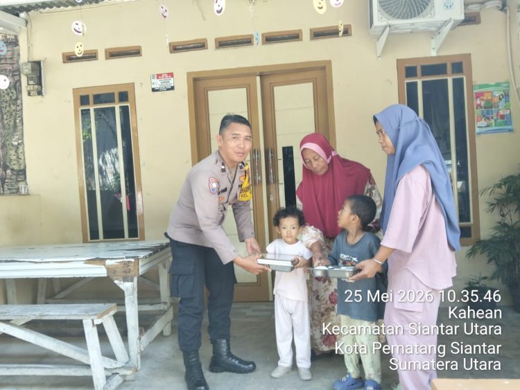 Bhabinkamtibmas Polsek Siantar Utara Hadir di Posyandu, Sampaikan Pesan Kamtibmas dan Bagikan MBG