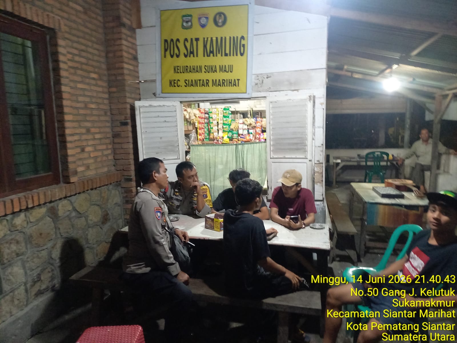 Lewat Program SALING, Bhabinkamtibmas Polsek Siantar Marihat Perkuat Pos Kamling dan Ajak Warga Aktif Jaga Keamanan Lingkungan