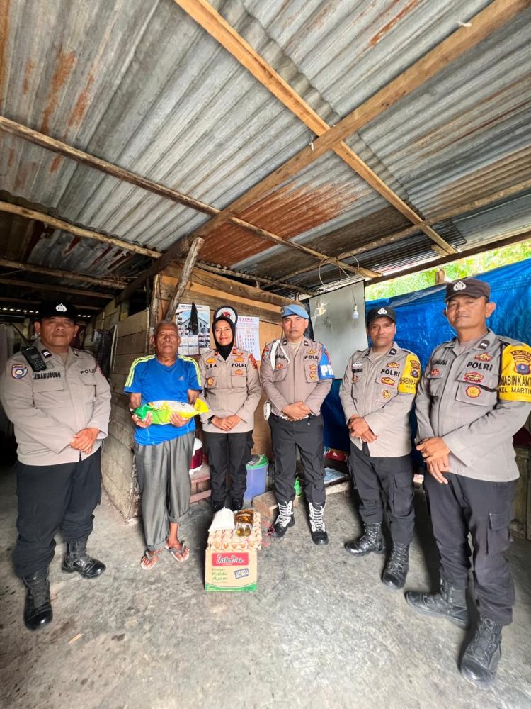 Kapolsek Siantar Selatan Salurkan Bantuan untuk Warga Kurang Mampu, Wujud Nyata Kepedulian Polri