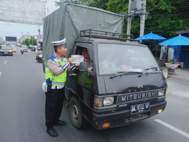 Sat Lantas Polres Pematangsiantar Gencarkan Edukasi Tertib Berlalu Lintas di Jalan Sutomo, Ajak Warga Lebih Disiplin di Jalan Raya
