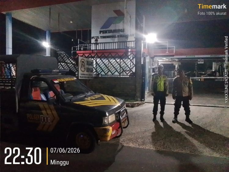 Bhabinkamtibmas Polsek Siantar Barat Gelar Patroli Blue Light di Objek Vital, Jaga Malam Tetap Aman dan Kondusif