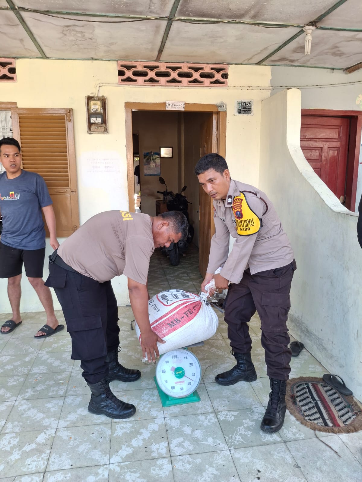 Polsek Siantar Selatan Kawal Hasil Panen Petani ke Bulog, Wujud Nyata Dukungan Ketahanan Pangan