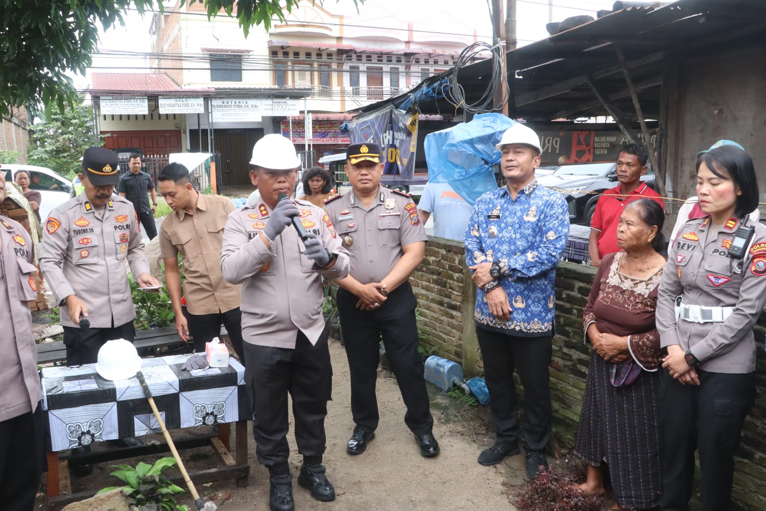 Kapolres Simalungun Hadirkan Harapan Baru bagi Nenek 76 Tahun Lewat Program Bedah Rumah