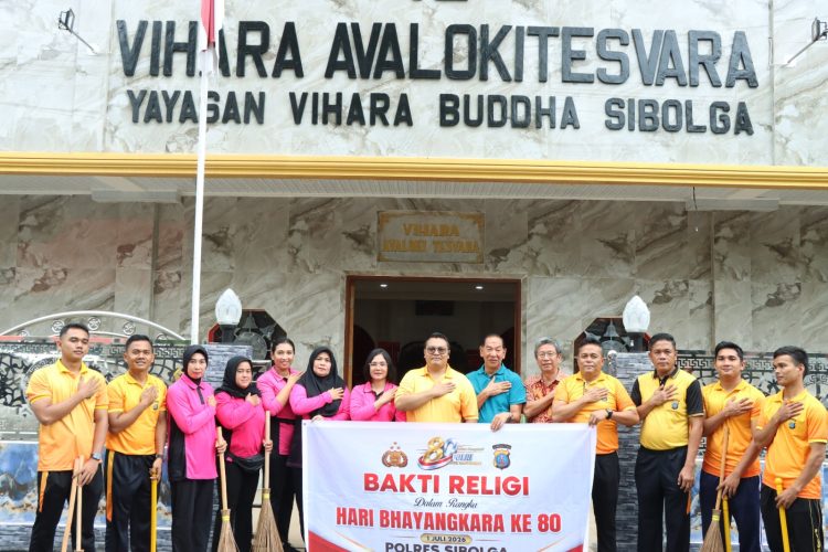 Sambut Hari Bhayangkara ke-80, Polres Sibolga Bersihkan Rumah Ibadah Lintas Agama