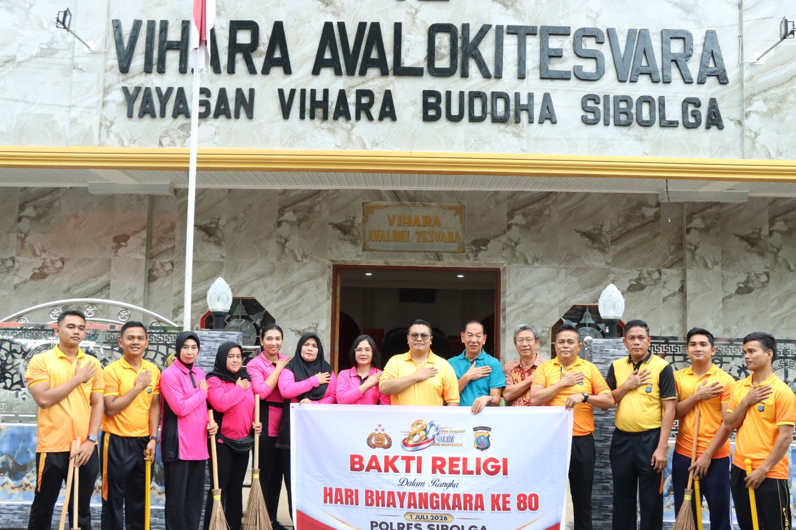 Sambut Hari Bhayangkara ke-80, Polres Sibolga Bersihkan Rumah Ibadah Lintas Agama