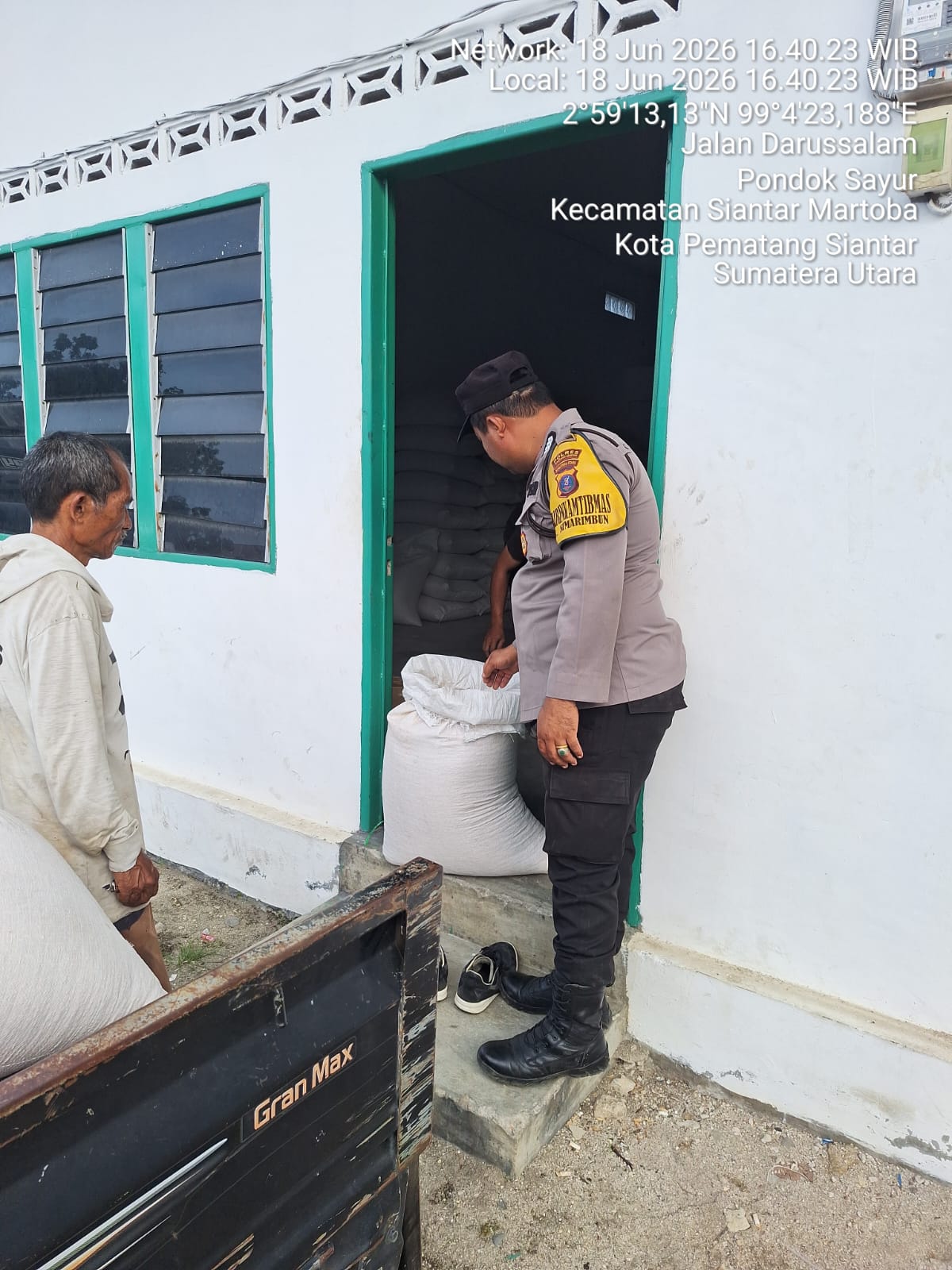 Polsek Siantar Marihat Dampingi Penjualan 450 Kg Jagung ke Bulog, Wujud Dukungan Ketahanan Pangan