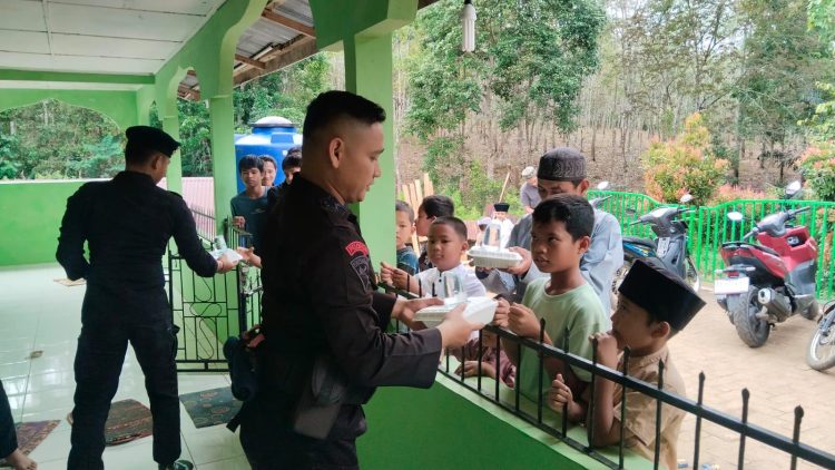 Jumat Berkah Brimob Sumut, Tebar Kepedulian dan Perkuat Ikatan dengan Masyarakat Tapanuli Selatan