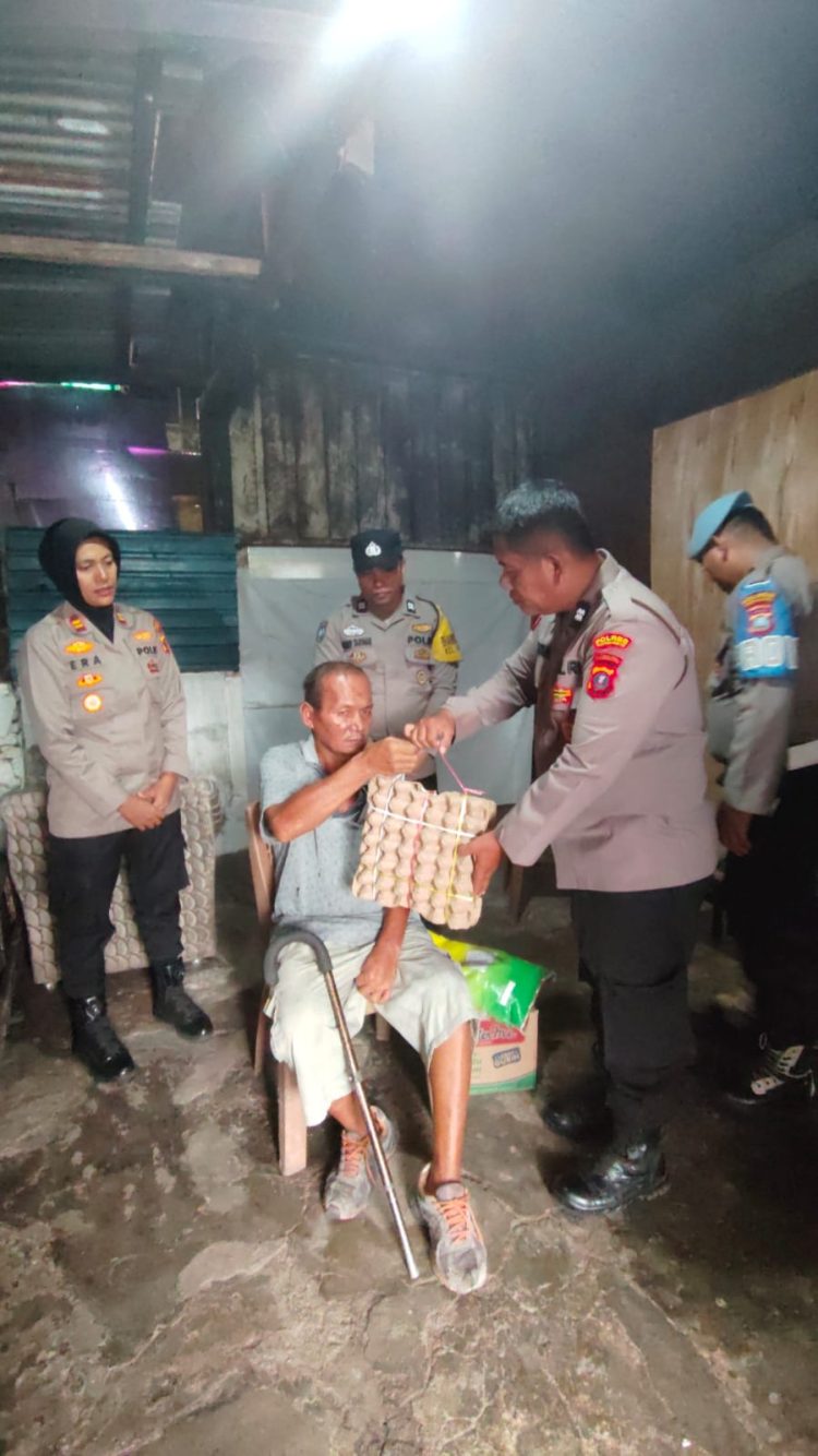 Sentuhan Bhayangkara untuk Sesama, Polsek Siantar Selatan Sambangi dan Bantu Warga Penderita Stroke