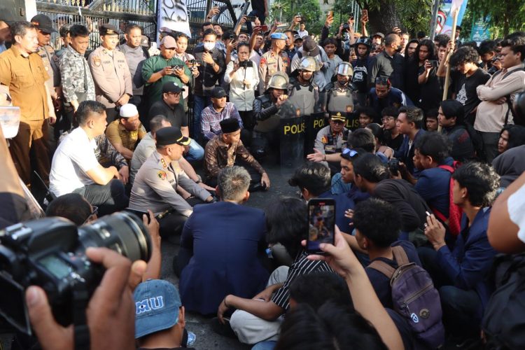 Kapolrestabes Medan: Layani Massa Aksi di DPRD Sumut dengan Sikap Sabar, Humanis, dan Dialogis