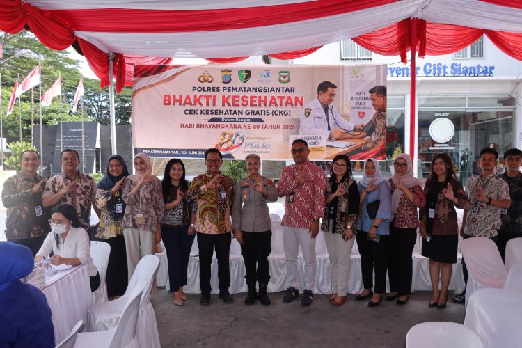 Sambut HUT Bhayangkara ke-80, Polres Pematangsiantar Layani 199 Warga dengan Pemeriksaan Kesehatan Gratis