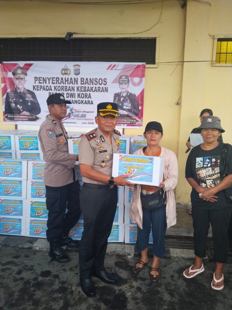 Sentuhan Kepedulian di HUT Bhayangkara ke-80, Polres Pematangsiantar Ulurkan Bantuan untuk Korban Kebakaran Pasar Dwikora