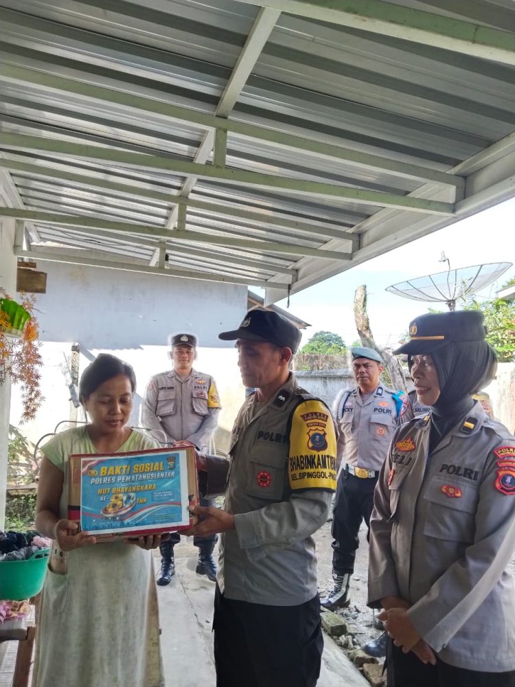 Jelang HUT Bhayangkara ke-80, Polsek Siantar Barat Antar Bantuan Langsung ke Rumah Warga Kurang Mampu
