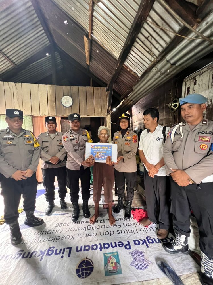 Sambut HUT Bhayangkara ke-80, IPTU Suhaira Marbun Datangi Rumah Lansia 87 Tahun dan Serahkan Bantuan Sosial