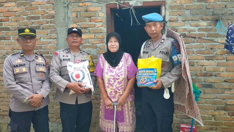 Sambut HUT Bhayangkara ke-80, AKP Martua Manik Salurkan Bantuan Sosial untuk Warga Kurang Mampu di Siantar Martoba