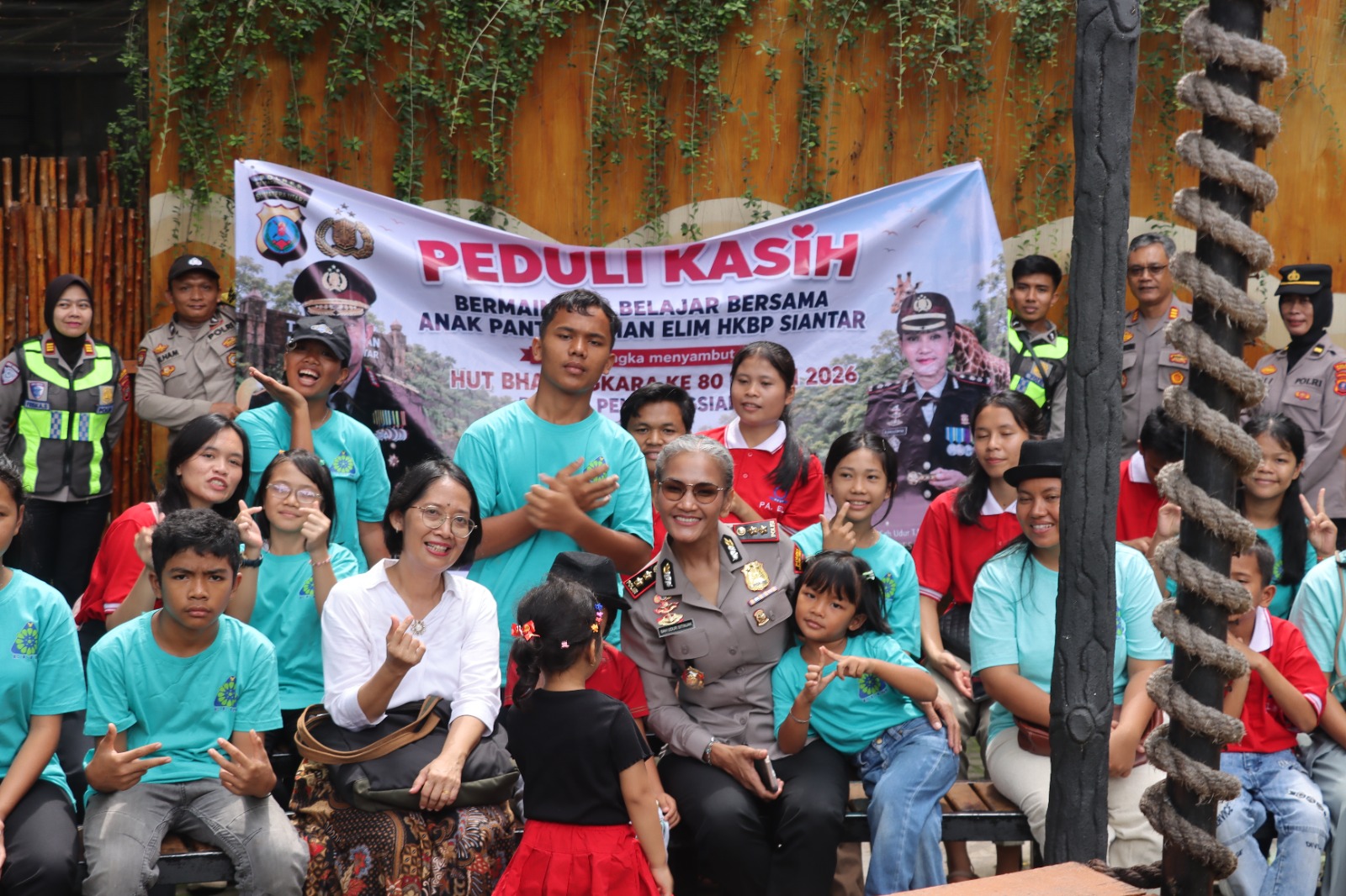 Sambut HUT Bhayangkara ke-80, Kapolres Pematangsiantar Ajak Anak Panti Asuhan Elim Rekreasi dan Tebar Kebahagiaan di Taman Hewan