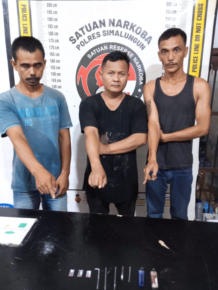 Tiga Pria Ditangkap, Polisi Sita Sabu dan Bong di Desa Parbeokan