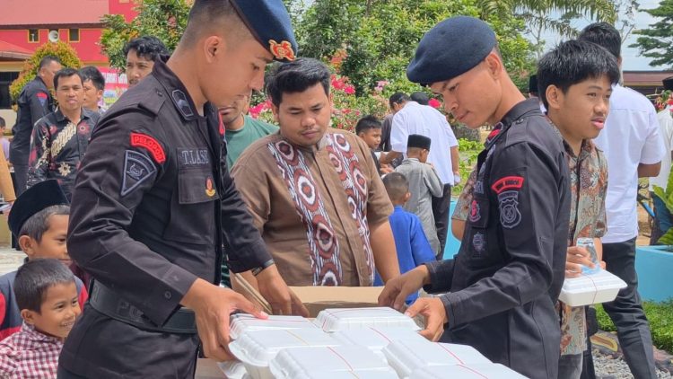 Jumat Berkah, Sat Brimob Polda Sumut Bagikan 200 Paket Makan Gratis untuk Jamaah Shalat Jumat