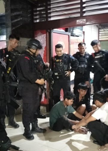 Brimob Sumut Gagalkan Aksi Tawuran Dini Hari, Empat Pelaku dan Dua Kelewang Diamankan