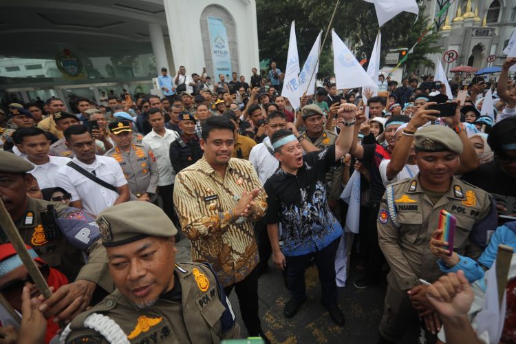 Pendukung MBG Demo di Depan Kantor Gubsu, Singgung Mahasiswa UGM dan UI