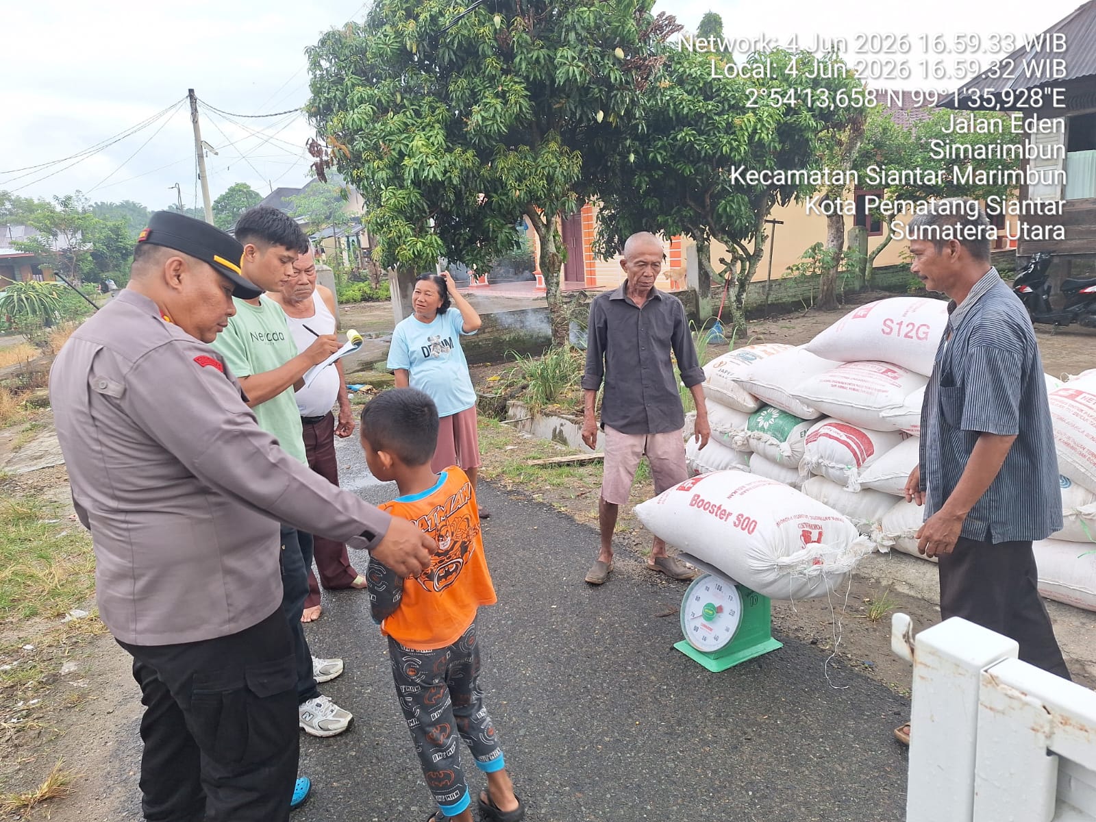 Kapolsek Siantar Marihat Dampingi Petani Jual 1,2 Ton Jagung ke Bulog