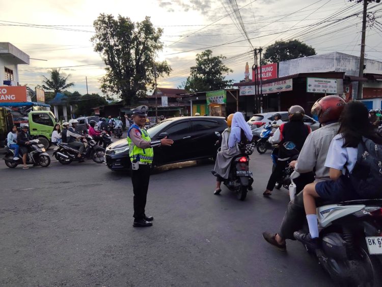 Polantas Menyapa, Sat Lantas Polres Pematangsiantar Edukasi Pengendara Demi Tekan Angka Kecelakaan