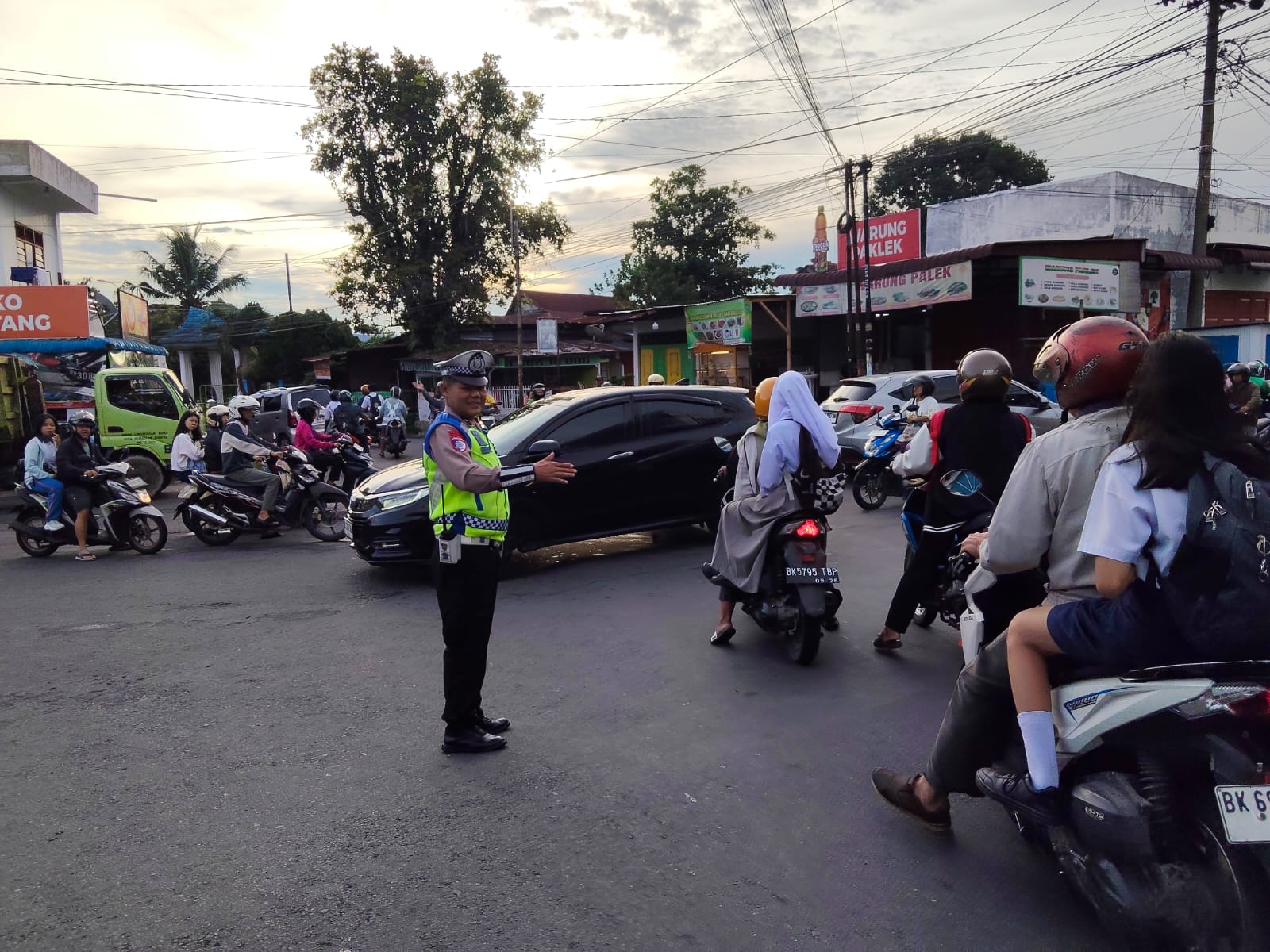 Polantas Menyapa, Sat Lantas Polres Pematangsiantar Edukasi Pengendara Demi Tekan Angka Kecelakaan