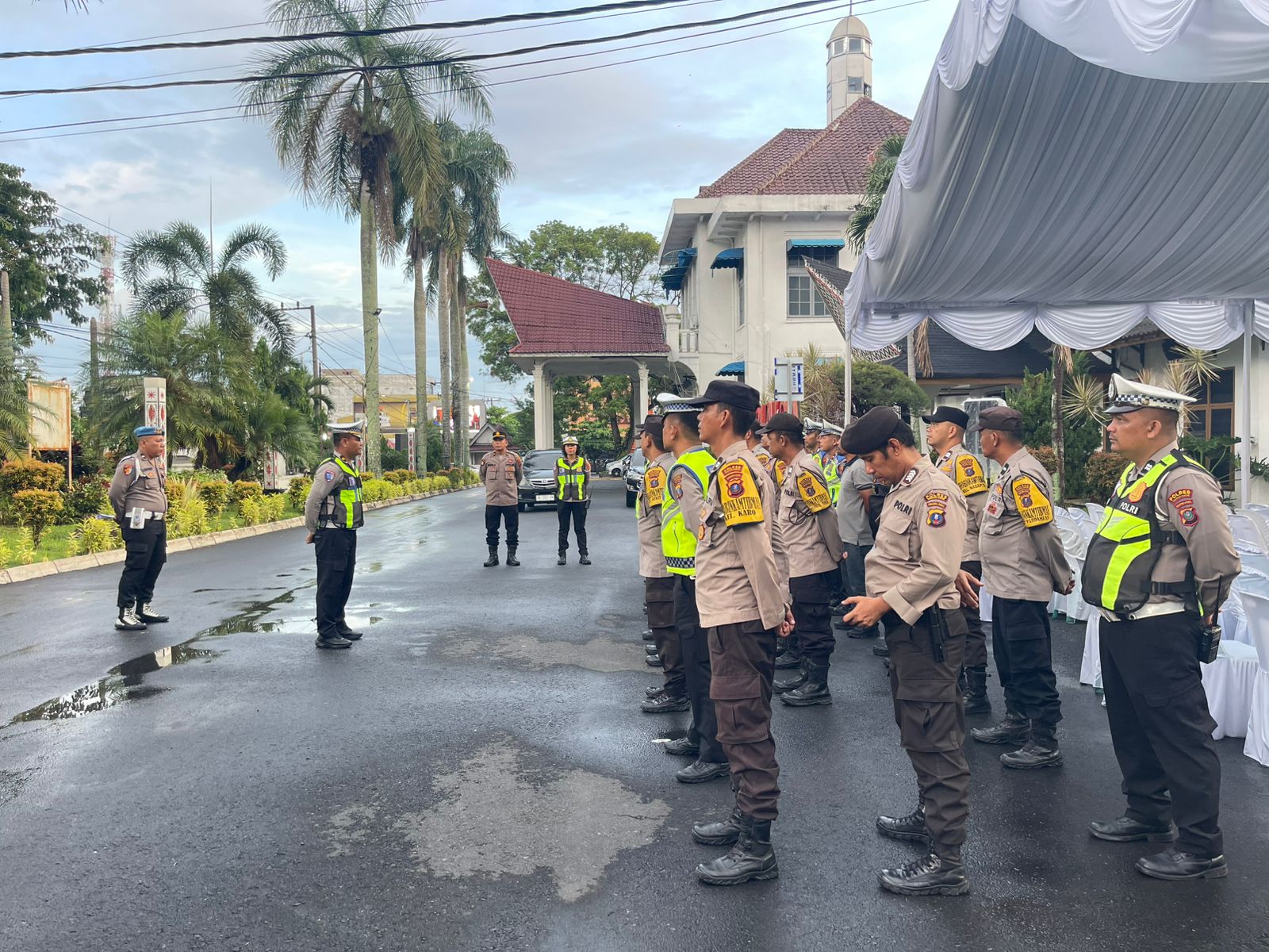 Suasana Haru Warnai Penyambutan Kepulangan 164 Jamaah Haji Kota Pematangsiantar