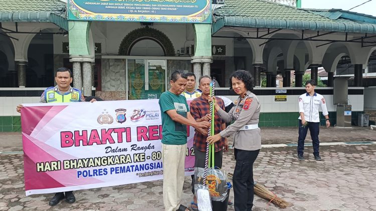 Sat Lantas Polres Pematangsiantar Tebar Kepedulian Lintas Agama Lewat Bhakti Religi Sambut HUT Bhayangkara ke-80