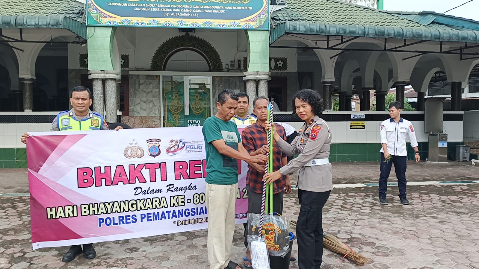 Sat Lantas Polres Pematangsiantar Tebar Kepedulian Lintas Agama Lewat Bhakti Religi Sambut HUT Bhayangkara ke-80