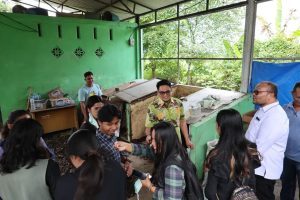 Arri Sembiring Ajak Mahasiswa UHNP Turun ke Lapangan, Kolaborasi Kampus dan DLH Diperkuat Lewat Konsep Hexa-Helix