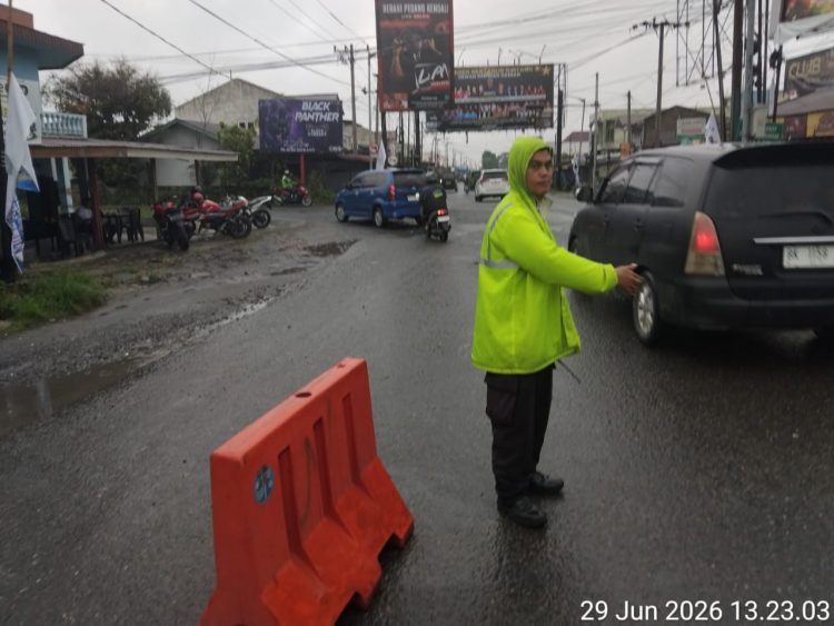 Laporan CC 110 Langsung Ditindaklanjuti, Sat Lantas Polres Pematangsiantar Gerak Cepat Urai Kemacetan di Jalan Parapat
