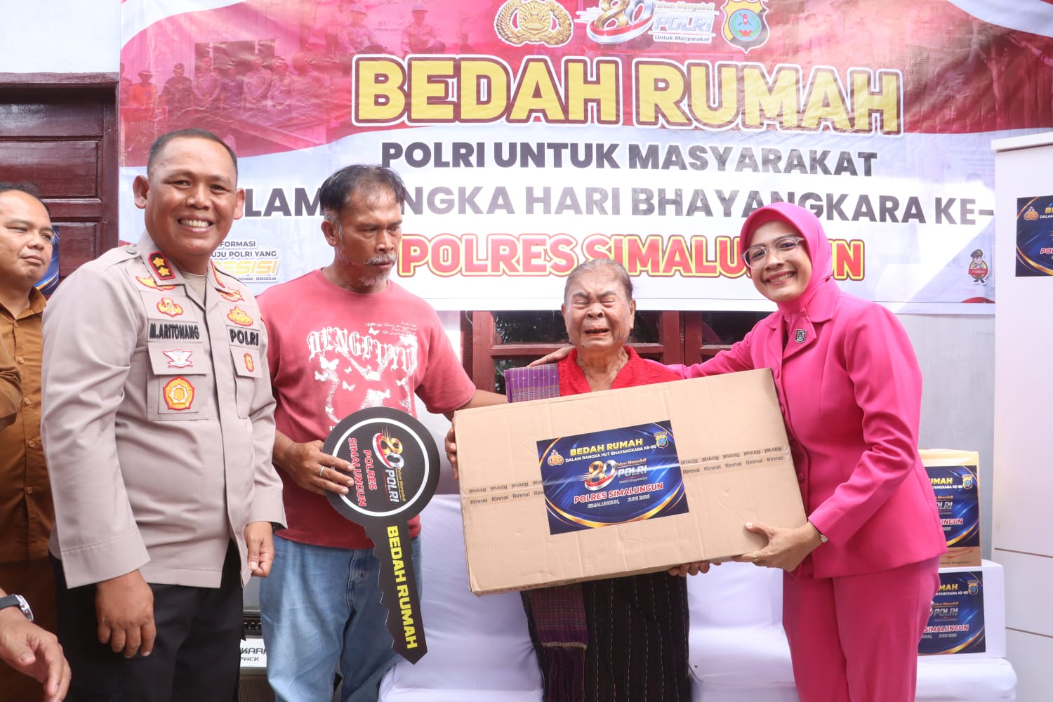 Pengen rumah baru, Opung Sipayung Menangis Haru, Kapolres dan Ketua Bhayangkari Simalungun Hadirkan Kebahagiaan Nyata