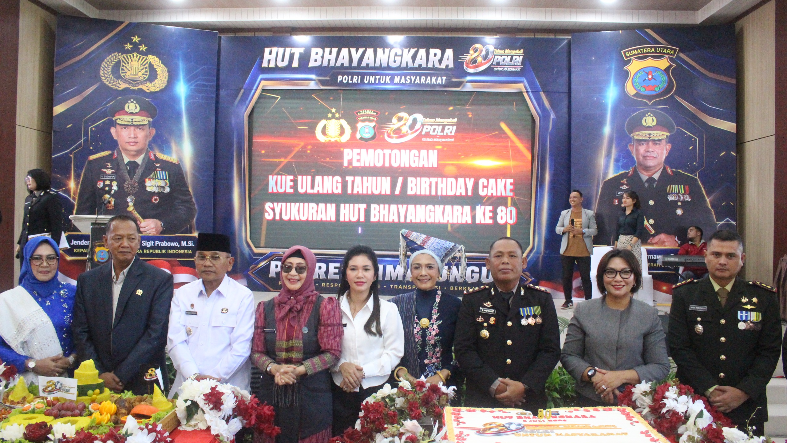 Kapolres Simalungun dan Bupati Potong Tumpeng HUT Bhayangkara ke-80, Perkuat Komitmen Polri Mengabdi untuk Masyarakat