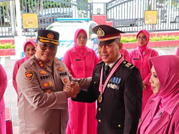 Haru di Polres Sibolga, AKP (Purn.) Suyatno Dilepas dengan Tradisi Kehormatan Usai Menuntaskan Pengabdian