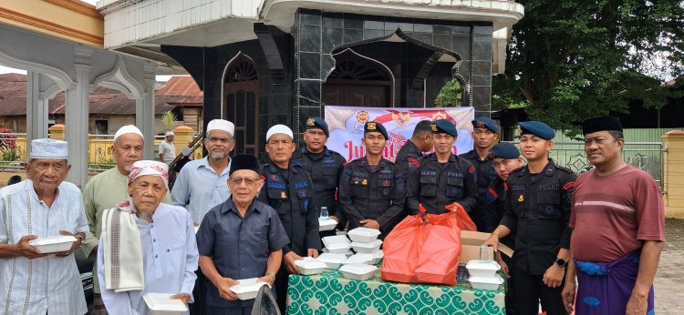 700 Paket Makanan Dibagikan Brimob Polda Sumut, Jum’at Berkah Hadirkan Kepedulian untuk Warga Padangsidimpuan
