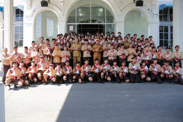 Sekda Lepas 75 Kontingen Pramuka Siantar ke Jamda Sumut XI, Bawa Misi Harumkan Nama Daerah