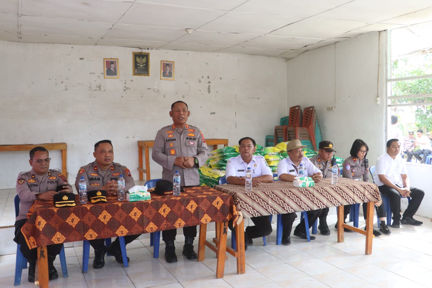 Pulihkan Harapan Korban Puting Beliung, Kapolres Simalungun Turun Langsung Salurkan 200 Sak Beras dan 150 Lembar Seng