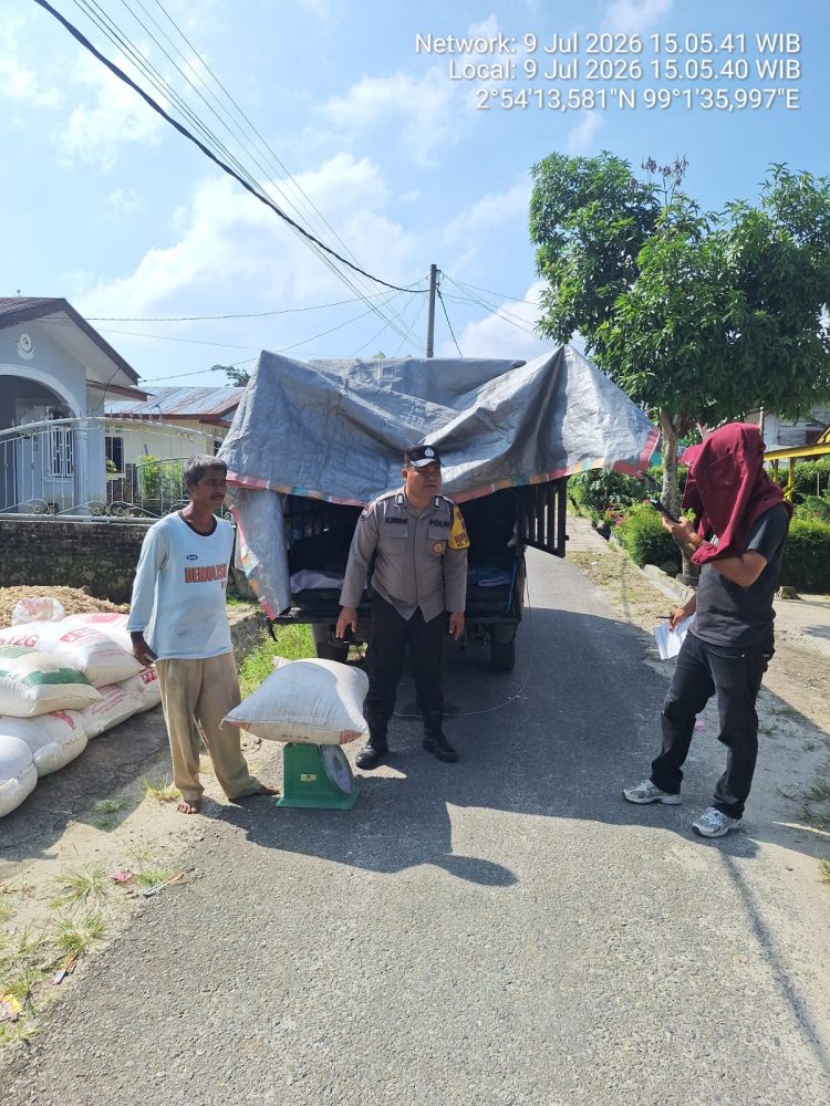 Polri Kawal Ketahanan Pangan, Bhabinkamtibmas Siantar Marihat Dampingi Petani Jual 663 Kg Jagung ke Bulog