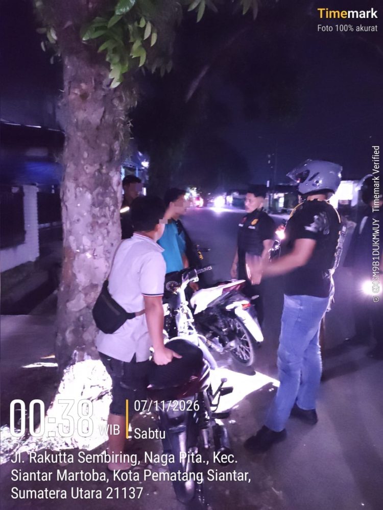 Patroli Timsus Dayok Mirah, Polres Pematangsiantar Tindak Tiga Motor Berknalpot Brong dan Bubarkan Kerumunan Larut Malam